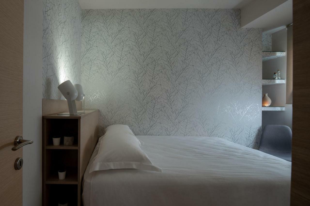 12 Keys Athens Apartments Bagian luar foto